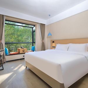 Comfort Queen Room